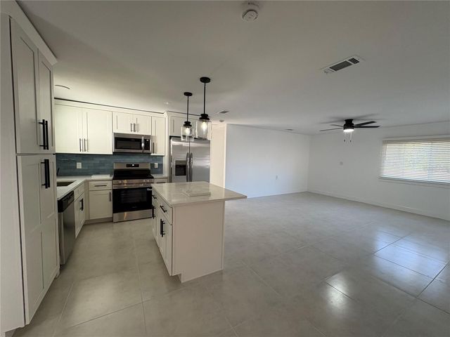 800 SAINT PETERSBURG DRIVE W, Oldsmar, FL 34677