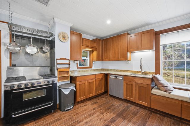 23 Old Bristol Road, New Hampton, NH 03256