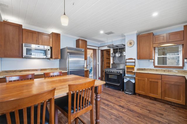 23 Old Bristol Road, New Hampton, NH 03256