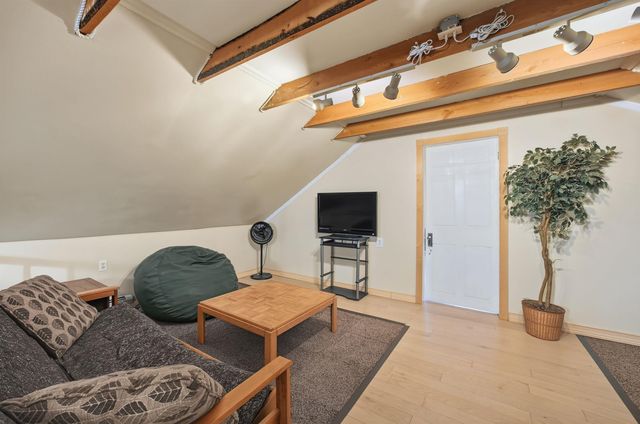 23 Old Bristol Road, New Hampton, NH 03256