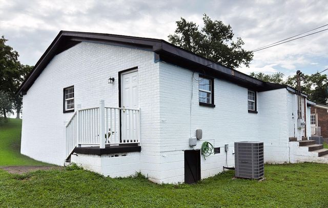 305 Longview Drive A-B, Nicholasville, KY 40356