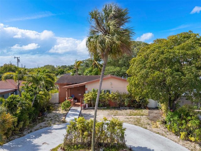 1320 NE 135th St, North Miami, FL 33161