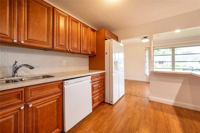 8555 NW 10th Street B106, Plantation, FL 33322