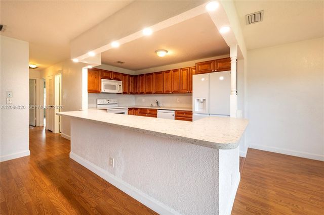 8555 NW 10th Street B106, Plantation, FL 33322