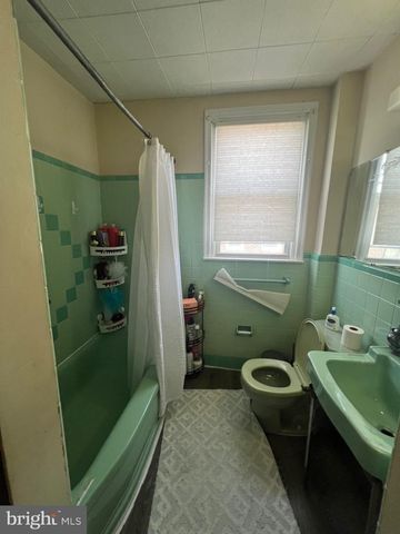 8130 FARNSWORTH STREET, Philadelphia, PA 19152