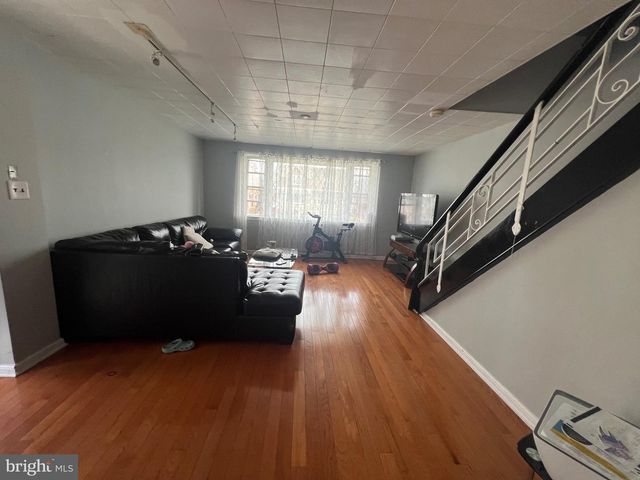 8130 FARNSWORTH STREET, Philadelphia, PA 19152
