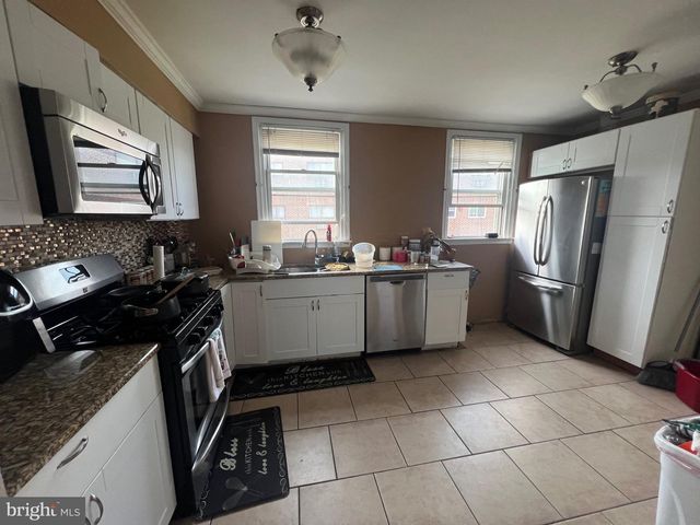 8130 FARNSWORTH STREET, Philadelphia, PA 19152