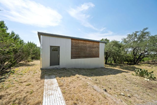 1056 FLAGSTONE DR, San Antonio, TX 78260