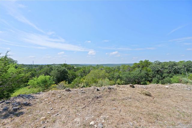 1056 FLAGSTONE DR, San Antonio, TX 78260