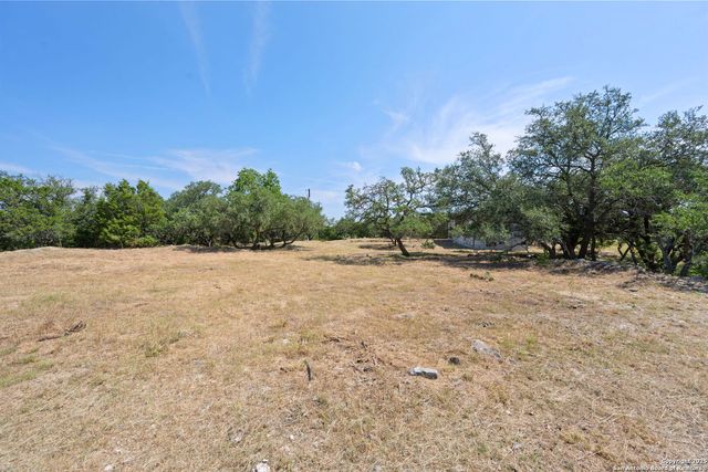 1056 FLAGSTONE DR, San Antonio, TX 78260