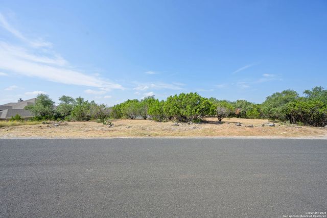 1056 FLAGSTONE DR, San Antonio, TX 78260