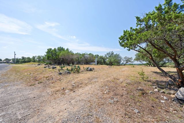 1056 FLAGSTONE DR, San Antonio, TX 78260