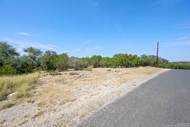 1056 FLAGSTONE DR, San Antonio, TX 78260