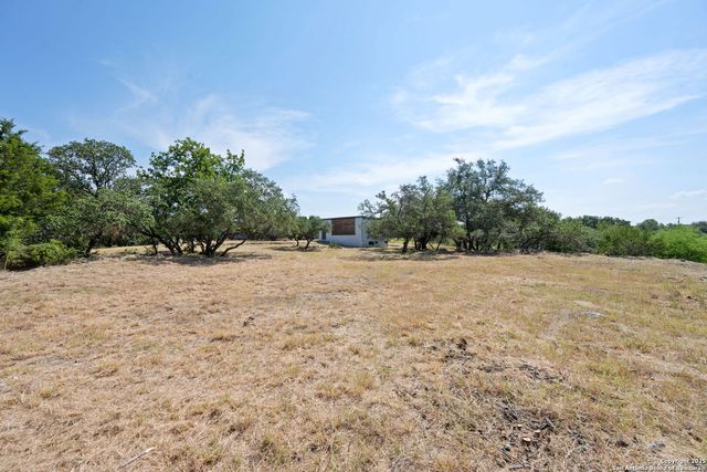 1056 FLAGSTONE DR, San Antonio, TX 78260