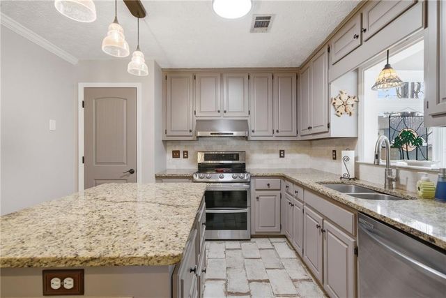 6120 Woodlake Drive, Buford, GA 30518