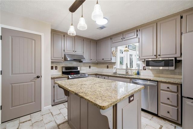 6120 Woodlake Drive, Buford, GA 30518