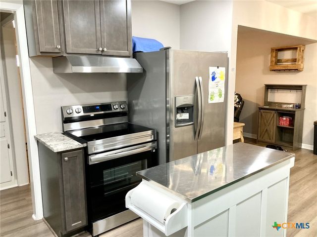 1604 Crockett Avenue, Victoria, TX 77901