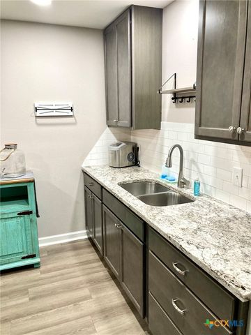 1604 Crockett Avenue, Victoria, TX 77901