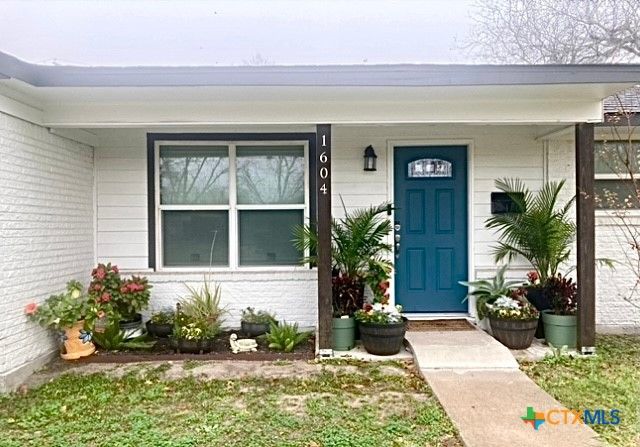 1604 Crockett Avenue, Victoria, TX 77901