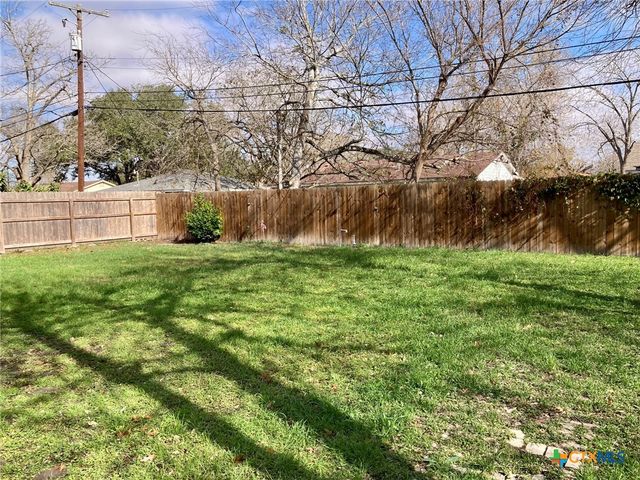 1604 Crockett Avenue, Victoria, TX 77901