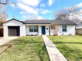 1604 Crockett Avenue, Victoria, TX 77901