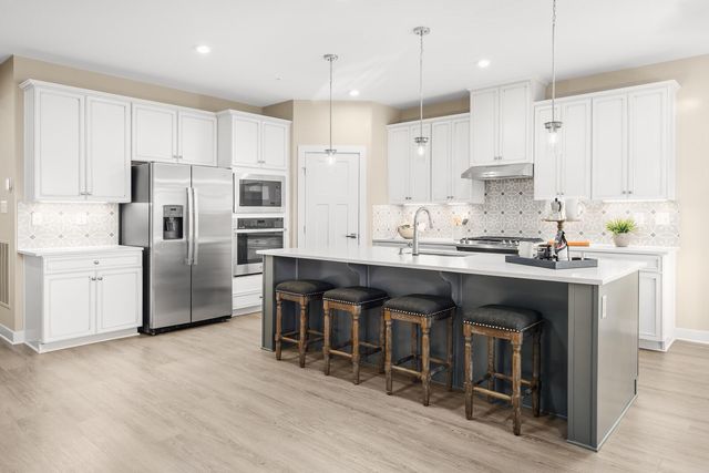 7203 Fairway Ridge CIR, Salem, VA 24153