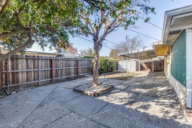 4723 N Angus Street, Fresno, CA 93726