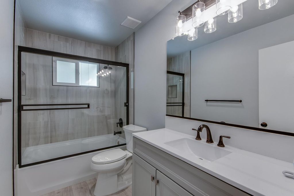 Image 14 of property listing at 4723 N Angus Street, Fresno, CA 93726