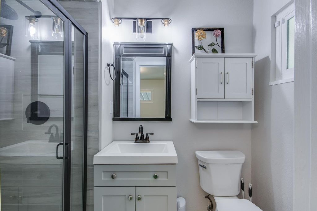 Image 17 of property listing at 4723 N Angus Street, Fresno, CA 93726