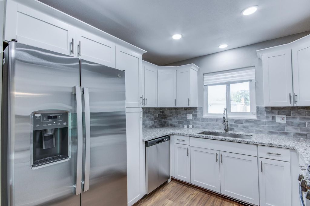 Image 5 of property listing at 4723 N Angus Street, Fresno, CA 93726