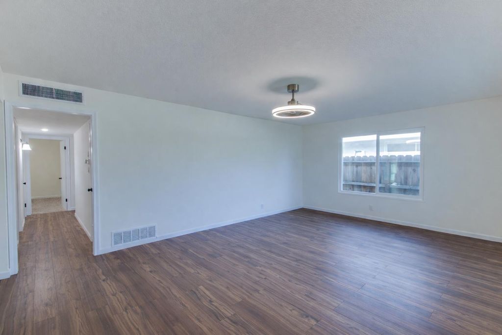 Image 6 of property listing at 4723 N Angus Street, Fresno, CA 93726