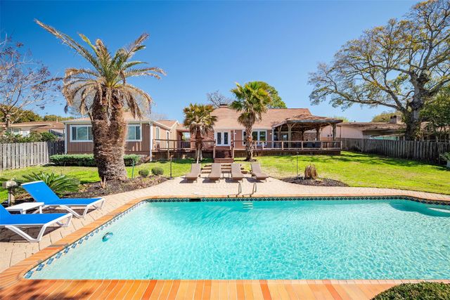 18510 Barbuda Lane, Houston, TX 77058