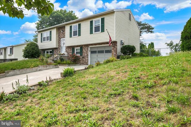 6255 WARREN AVE, Harrisburg, PA 17112
