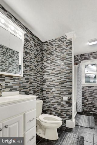 6255 WARREN AVE, Harrisburg, PA 17112