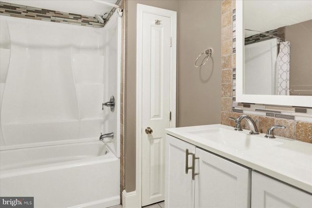 6255 WARREN AVE, Harrisburg, PA 17112