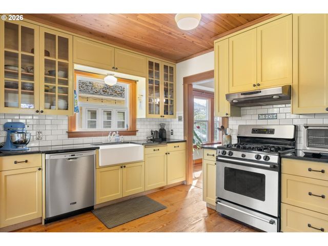 2136 Se 38TH Ave, Portland, OR 97214