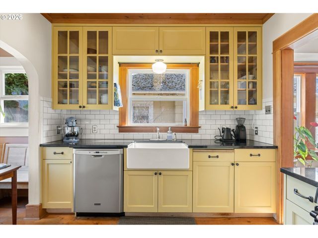 2136 Se 38TH Ave, Portland, OR 97214