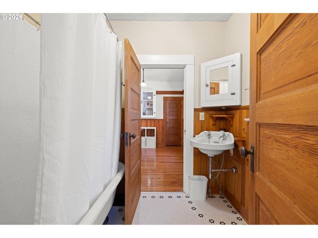 2136 Se 38TH Ave, Portland, OR 97214