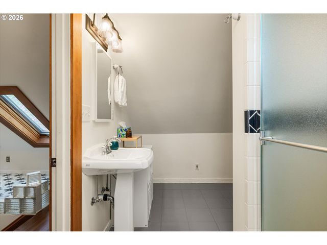 2136 Se 38TH Ave, Portland, OR 97214