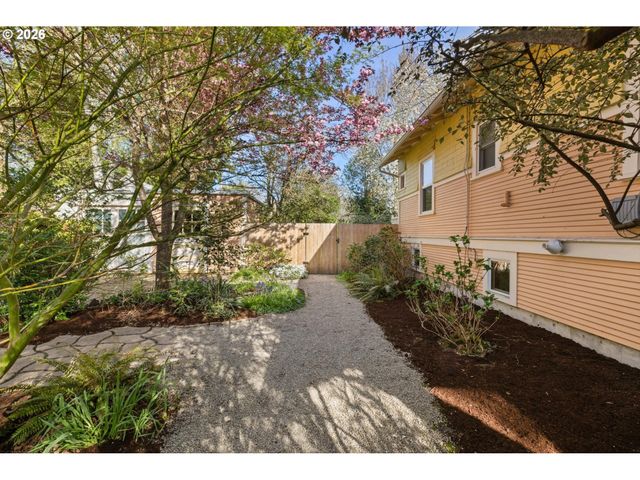 2136 Se 38TH Ave, Portland, OR 97214