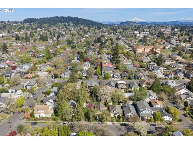 2136 Se 38TH Ave, Portland, OR 97214