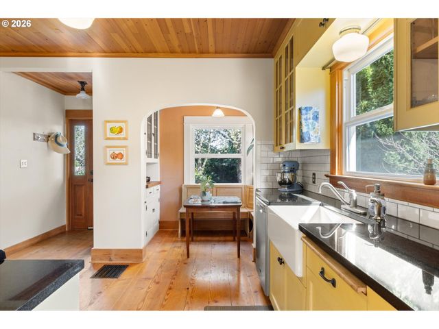 2136 Se 38TH Ave, Portland, OR 97214