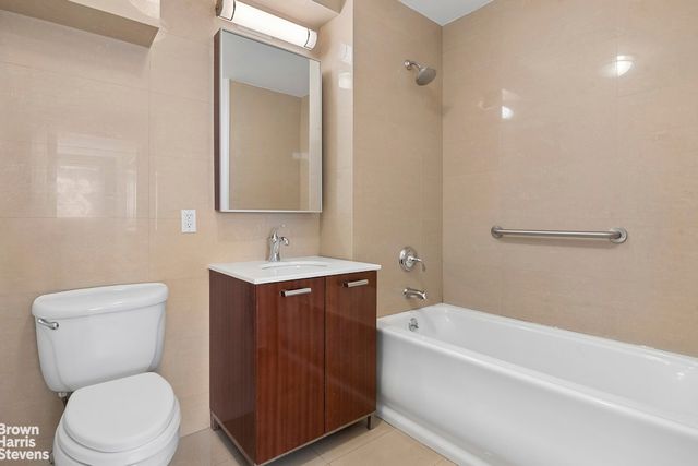 3330 61st St Apt 105, New York City, NY 11377