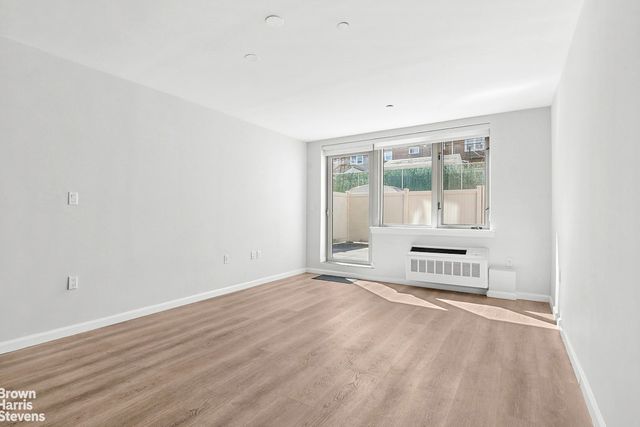 3330 61st St Apt 105, New York City, NY 11377
