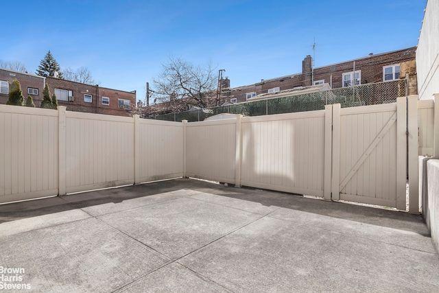 3330 61st St Apt 105, New York City, NY 11377