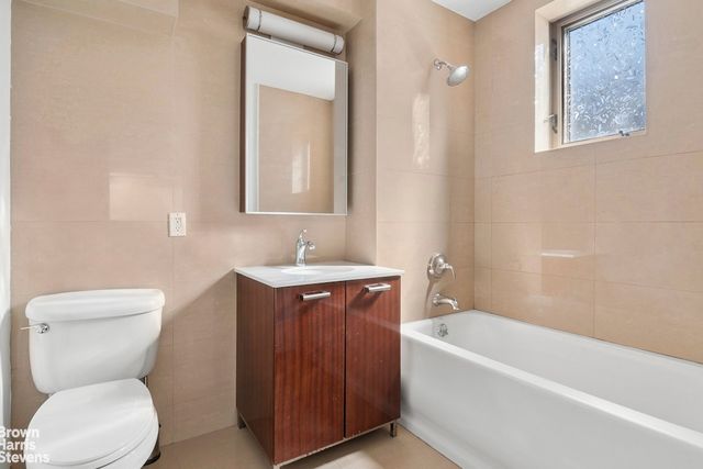 3330 61st St Apt 105, New York City, NY 11377