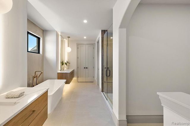 1597 Vista Drive, Oakland, MI 48363