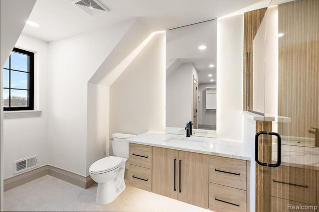 1597 Vista Drive, Oakland, MI 48363