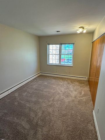 28401 Jefferson Avenue, St Clair Shores, MI 48081
