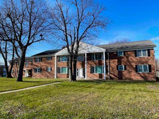28401 Jefferson Avenue, St Clair Shores, MI 48081